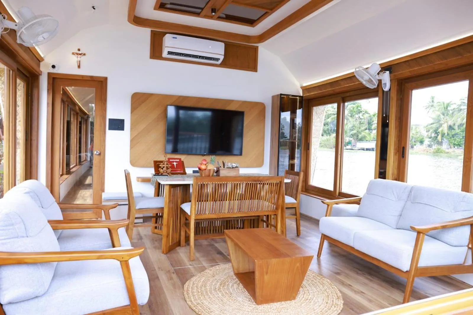 מלון Champakulam Island Of Peace Houseboat הודו